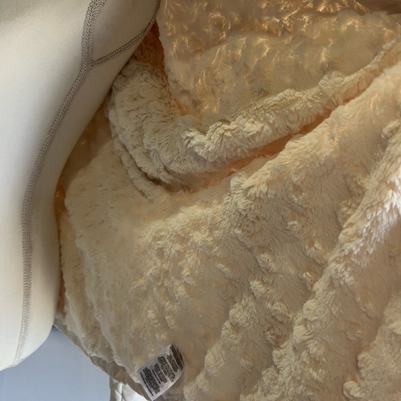 White Quilted Puffer Jacket with Hood and Stand-Up Collar - Picture 8 of 9